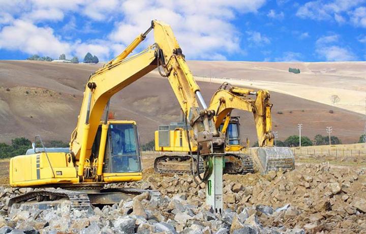 Simplifiez-vous la tâche avec notre service de location de marteaux hydrauliques.